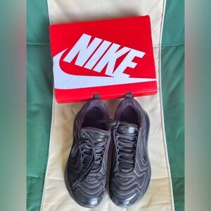 Nike Air Max 720 sneakers